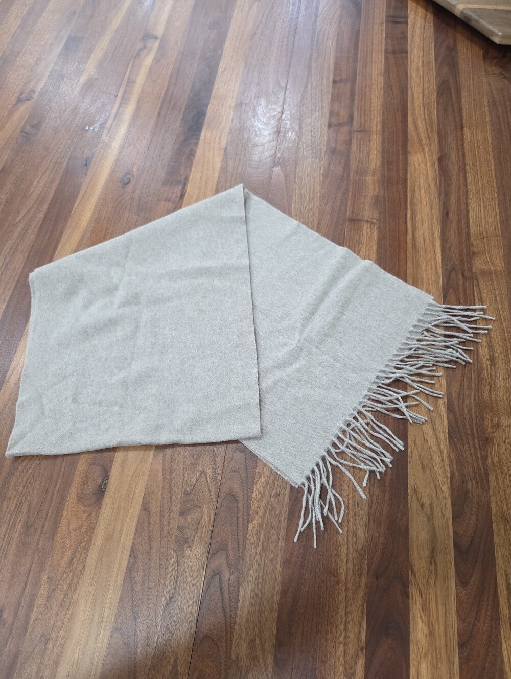 Vintage Amicale 100% Cahmere Made In USA Tan/Beige Scarf With Frindge